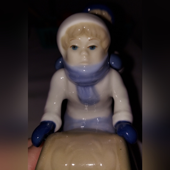 1992 Paul Sebastian Sledding Figurine Childs Play Porcelain Mexico Winter Snow - Picture 5 of 9